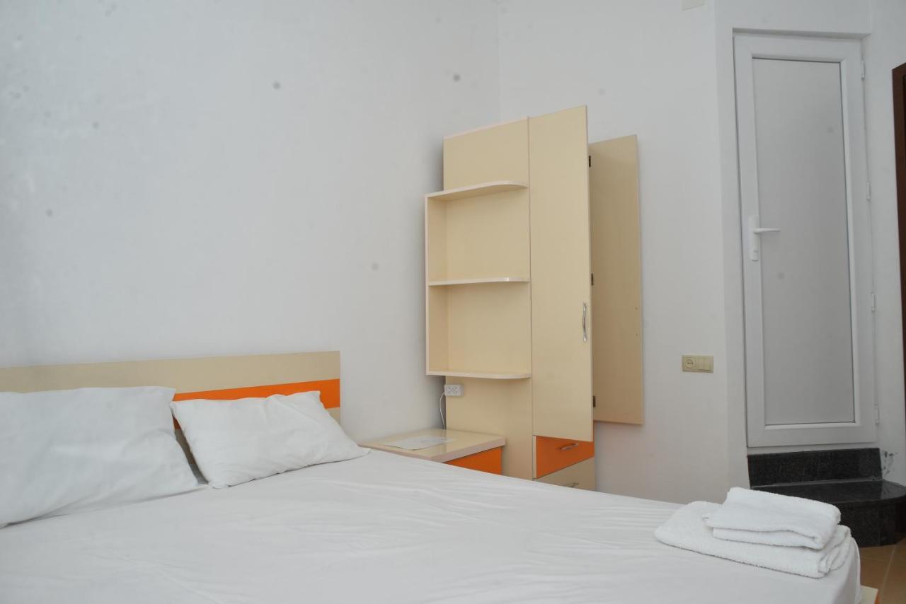 באטומי Orange Home Hotel מראה חיצוני תמונה