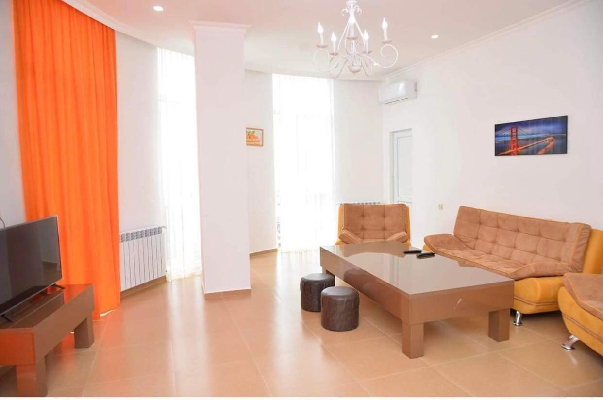 באטומי Orange Home Hotel מראה חיצוני תמונה