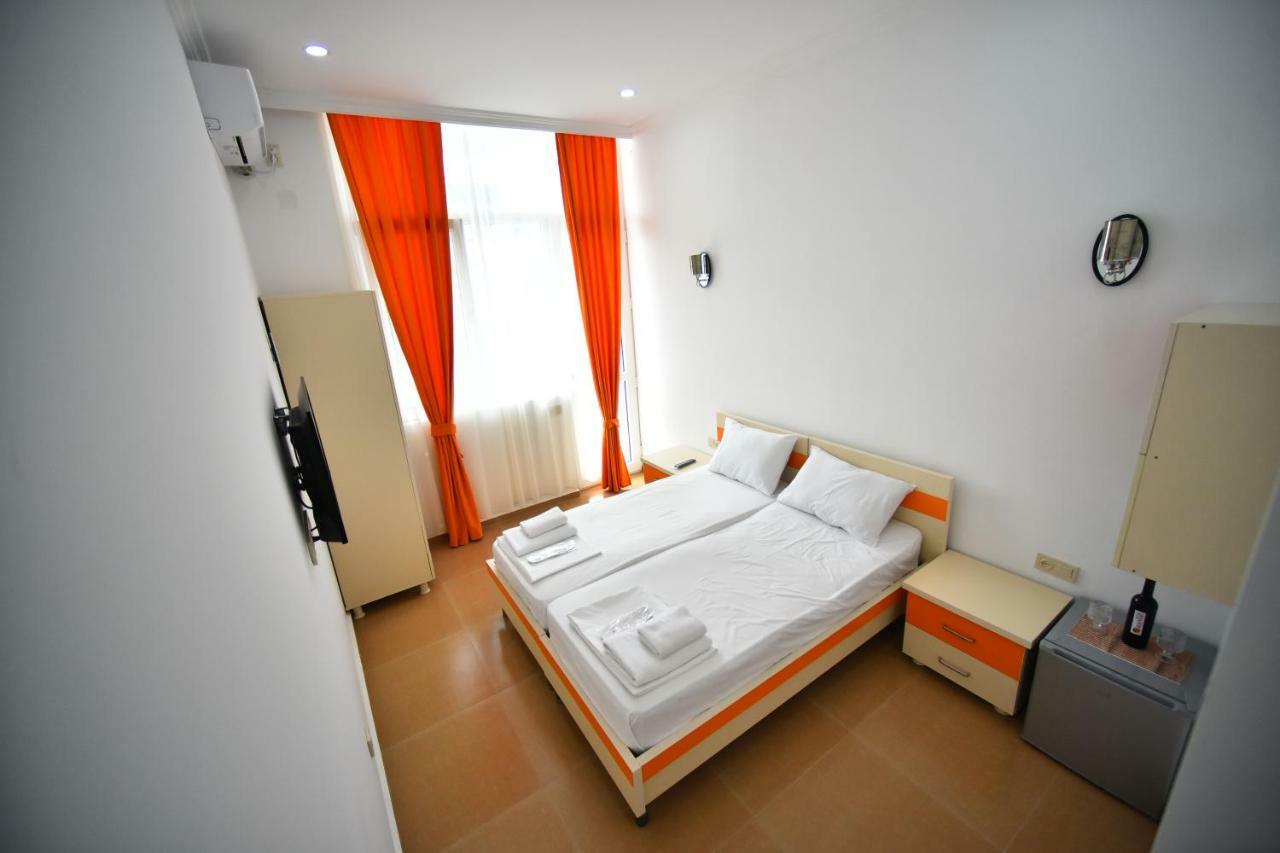 באטומי Orange Home Hotel מראה חיצוני תמונה