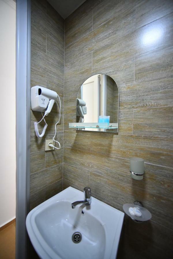 באטומי Orange Home Hotel מראה חיצוני תמונה