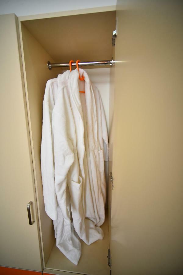 באטומי Orange Home Hotel מראה חיצוני תמונה